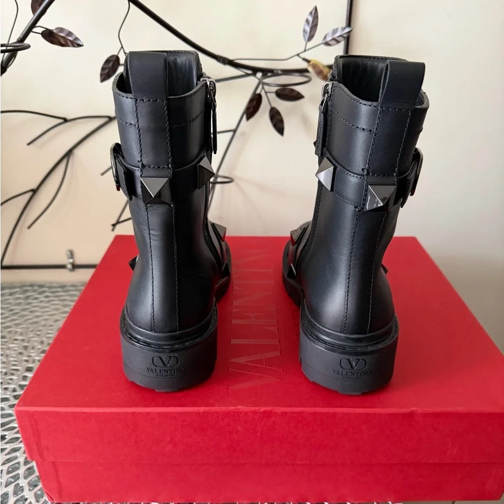 Valentino Garavani Roman Rockstud Black Leather Combat Boots size 37 US 7 NIB - Picture 15 of 16